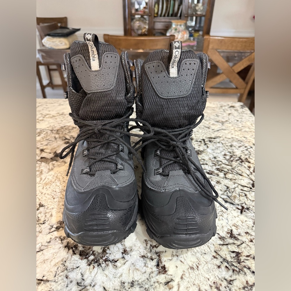 Columbia Men's Omni heat Black high top Trail/hiking Boots size 10